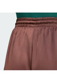 Adidas - adidas Spodnie dresowe adicolor Satin KD2541 Brązowy Wide Leg. Kolor: brązowy. Materiał: syntetyk #4
