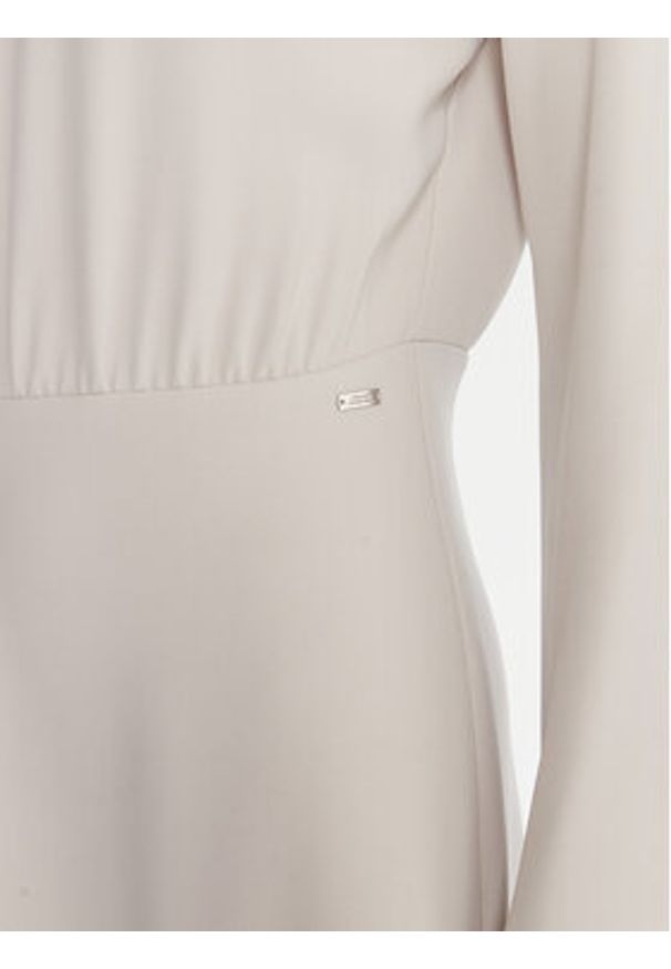 Armani Exchange Sukienka codzienna XW000735 AF16125 U1094 Biały Regular Fit. Okazja: na co dzień. Kolor: biały. Materiał: syntetyk. Typ sukienki: proste. Styl: casual