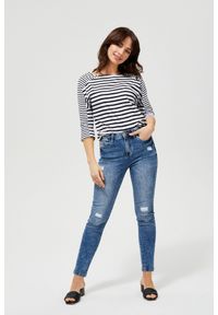 MOODO - Jeansy high waist z przetarciami na kolanach niebieskie. Stan: podwyższony. Kolor: niebieski. Długość: długie. Wzór: gładki
