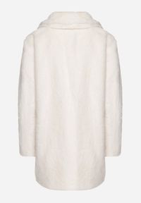 Born2be - Jasnobeżowy Futerkowy Płaszcz Jednorzędowy z Kieszeniami i Eleganckim Kołnierzem Daienna. Kolor: beżowy. Materiał: jeans. Styl: elegancki #3