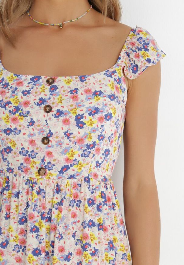 Born2be - Biało-Różowa Sukienka Maibe. Kolor: różowy. Materiał: tkanina. Długość rękawa: na ramiączkach. Wzór: nadruk, aplikacja, kwiaty. Sezon: wiosna, lato. Typ sukienki: trapezowe. Styl: boho. Długość: maxi