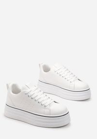 Renee - Białe Sznurowane Sneakersy na Platformie z Ekoskóry z Przeszyciami Onurte. Kolor: biały. Obcas: na platformie #5