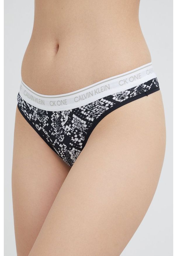 Calvin Klein Underwear stringi CK One kolor czarny. Kolor: czarny