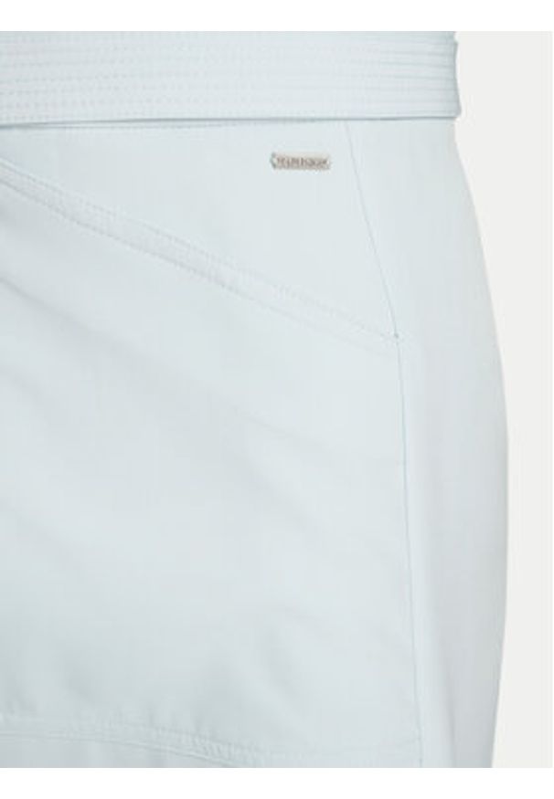 Guess Szorty W5GD0I WH9Y2 Błękitny Classic Fit. Kolor: niebieski. Materiał: syntetyk