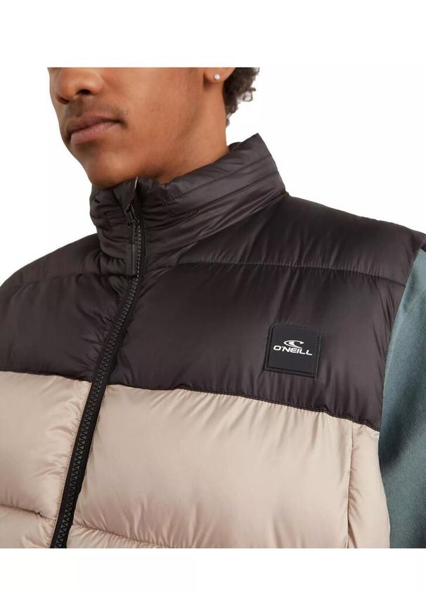 Kamizelka męska O'Neill O'Riginals Puffer Bodywarmer. Kolor: czarny, biały, wielokolorowy. Sport: turystyka piesza