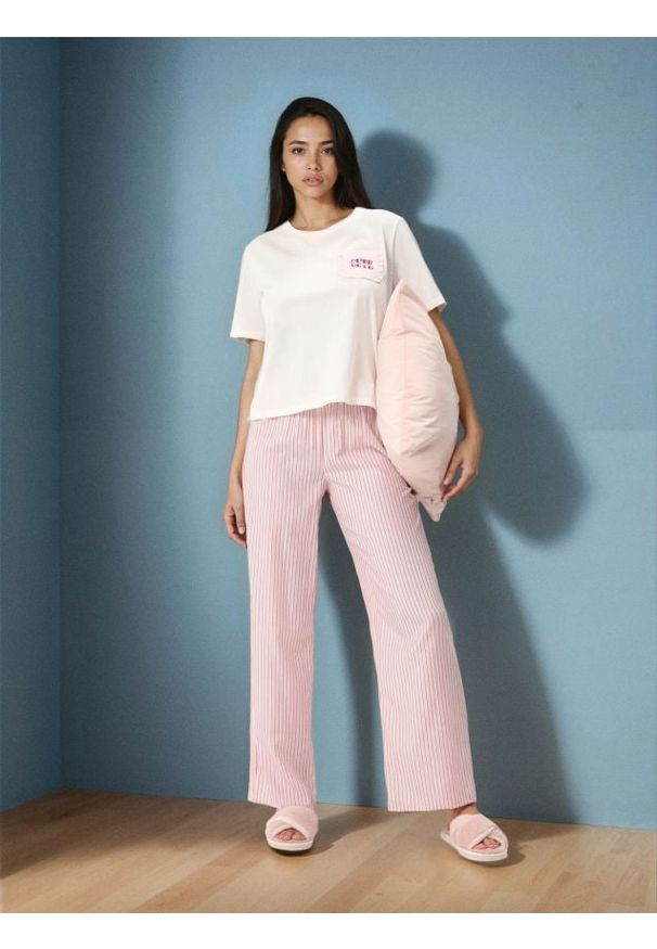 Sinsay - Bawełniana piżama dwuczęściowa z kieszenią - biały. Kolor: biały. Materiał: bawełna