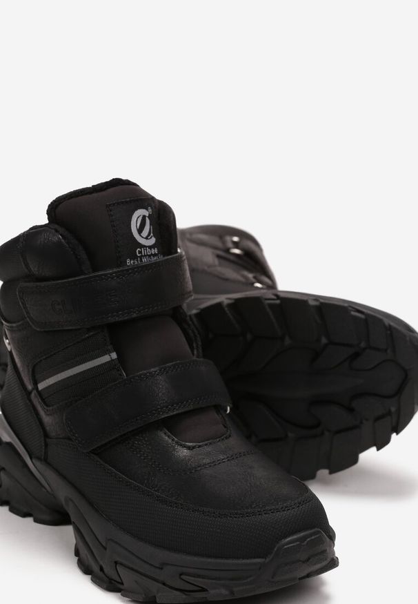 Born2be - Czarno-Szare Botki Sportowe Mocno Ocieplone Fantyda. Wysokość cholewki: za kostkę. Zapięcie: rzepy. Kolor: czarny. Materiał: futro. Szerokość cholewki: normalna. Styl: sportowy