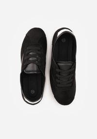 Born2be - Czarne Sneakersy z Imitacji Zamszu w Stylu Kultowych Tenisówek Aelliana. Okazja: na co dzień. Kolor: czarny. Materiał: zamsz. Szerokość cholewki: normalna #8