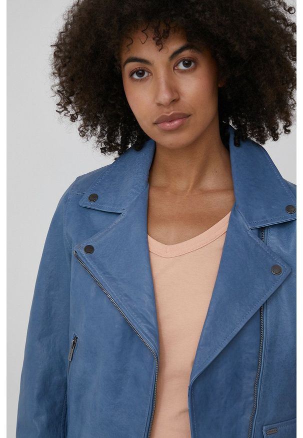Pepe Jeans ramoneska skórzana FIFY damska przejściowa. Okazja: na co dzień. Kolor: niebieski. Materiał: skóra. Wzór: gładki. Styl: casual, klasyczny