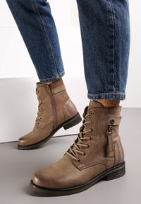 Born2be - Ciemnobeżowe Botki z Ozdobnym Suwakiem i Paseczkiem Telonie. Okazja: na co dzień. Kolor: beżowy. Materiał: jeans, materiał. Obcas: na obcasie. Styl: wizytowy, elegancki, casual. Wysokość obcasa: średni