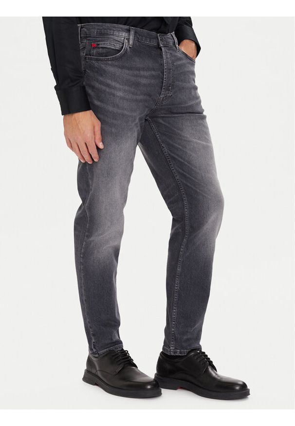 Hugo - HUGO Jeansy 50547274 Szary Tapered Fit. Kolor: szary