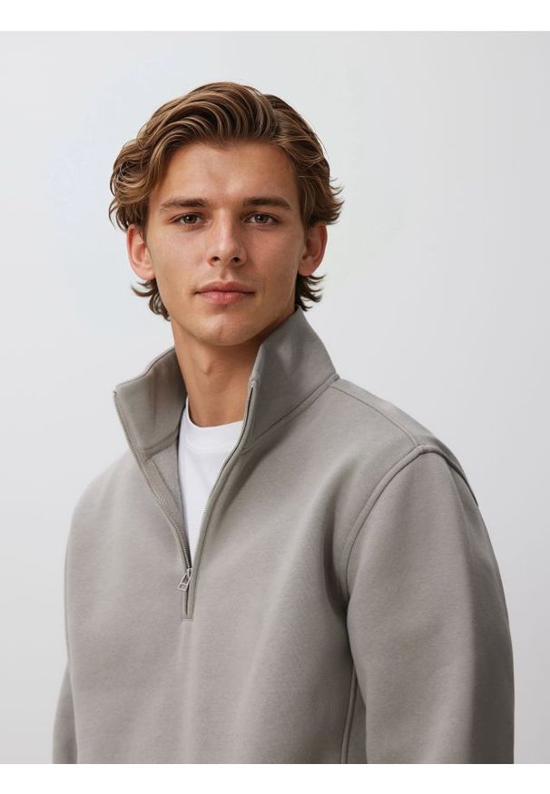 Reserved - Bluza ze stójką - jasnozielony. Typ kołnierza: kołnierzyk stójkowy. Kolor: zielony. Materiał: dzianina, bawełna