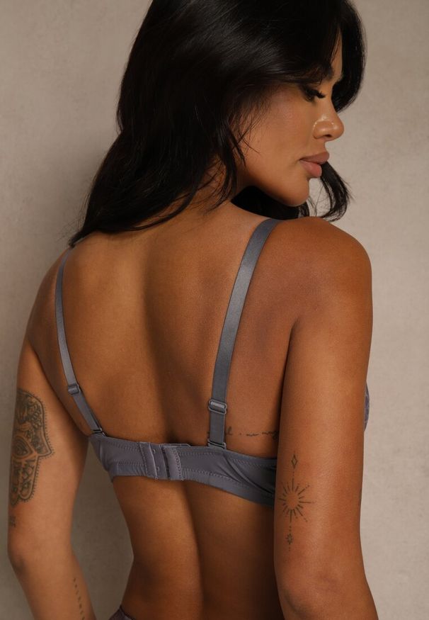 Renee - Szaro-Różowy Biustonosz Ozdobiony Koronką i Kokardką Aqiany. Kolor: szary. Materiał: koronka. Wzór: aplikacja, koronka