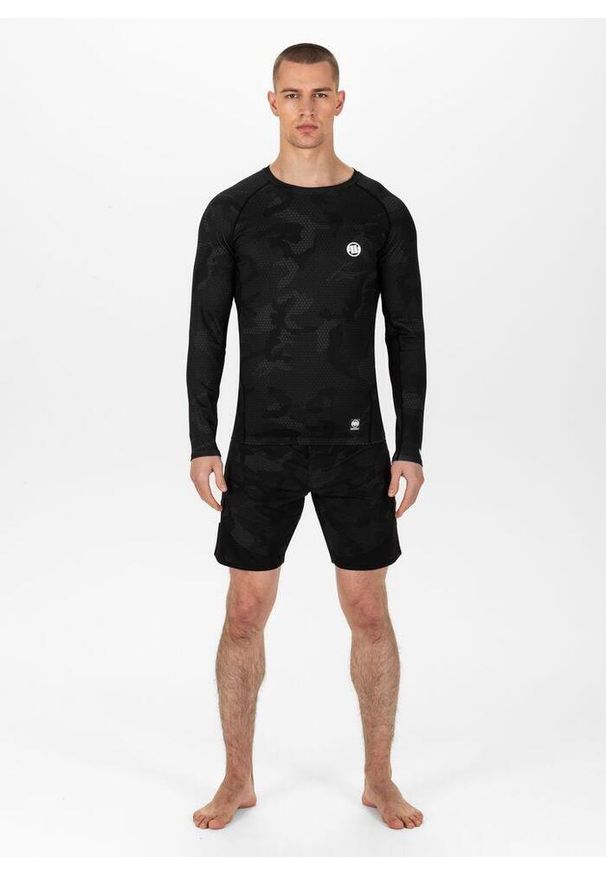 PITBULL - Longsleeve męski Pitbull Rashguard Net Camo II. Kolor: czarny. Długość rękawa: długi rękaw