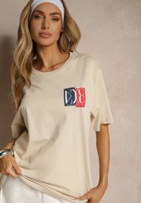 Renee - Beżowa Koszulka z Bawełny z Ozdobnym Nadrukiem Olinesse. Okazja: na co dzień. Kolor: beżowy. Materiał: bawełna. Wzór: nadruk. Styl: klasyczny, casual