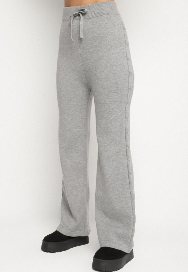 Born2be - Szary Dzianinowy Komplet z Wełną i Bawełną Sweter z Tłoczonym Wzorem i Spodnie Otivra. Kolor: szary. Materiał: wełna, bawełna, dzianina