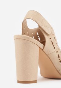 Born2be - Jasnobeżowe Sandały na Obcasie Vices ze Skórzaną Wkładką i Ażurową Cholewką Linarra. Okazja: na spacer. Zapięcie: rzepy. Kolor: beżowy. Wzór: ażurowy. Materiał: skóra. Sezon: lato. Obcas: na obcasie. Styl: elegancki, klasyczny. Wysokość obcasa: średni #9