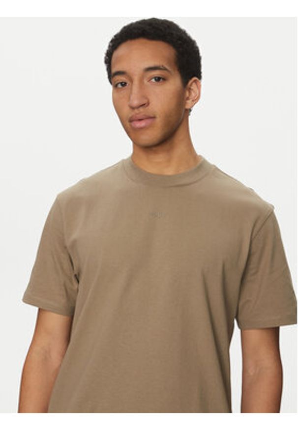 Hugo - HUGO T-Shirt Dapolino 50488330 Brązowy Relaxed Fit. Kolor: brązowy. Materiał: bawełna
