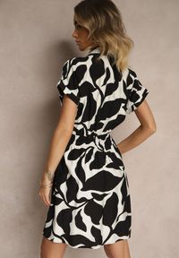 Renee - Czarna Sukienka z Wiskozą i Geometrycznym Motywem Galidela. Okazja: na co dzień. Kolor: czarny. Materiał: wiskoza. Wzór: geometria. Styl: klasyczny, elegancki, casual #3