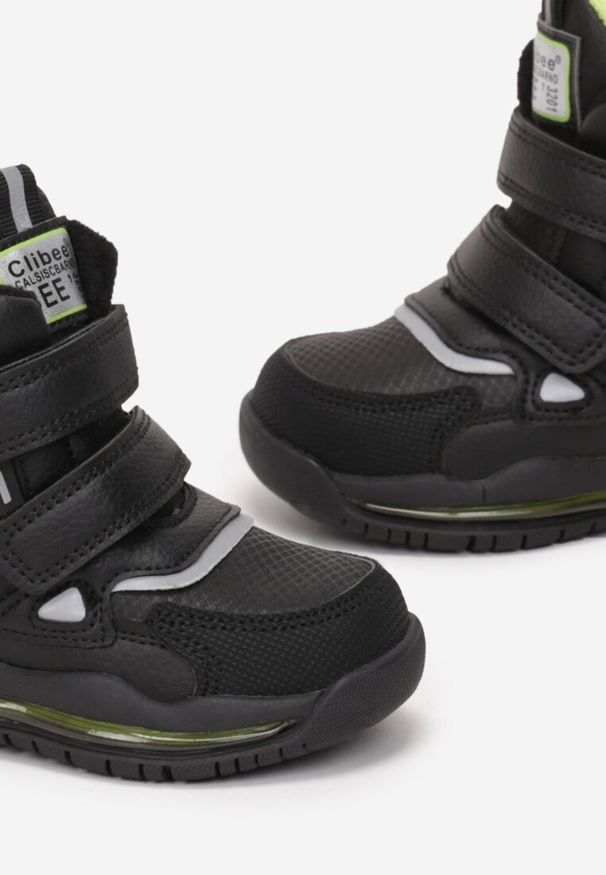 Born2be - Czarno-Zielone Botki ze Skórzaną Wkładką Metaliczne Phelaleia. Wysokość cholewki: za kostkę. Nosek buta: okrągły. Zapięcie: rzepy. Kolor: czarny. Materiał: skóra. Szerokość cholewki: normalna. Sezon: zima