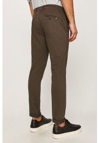 Tailored & Originals - Spodnie. Kolor: oliwkowy. Materiał: tkanina, bawełna, elastan. Wzór: gładki #3