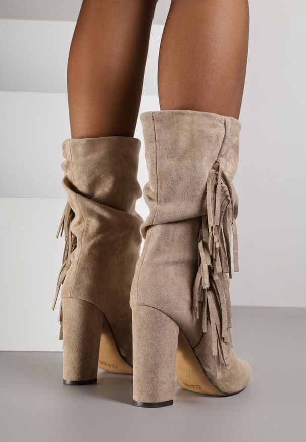 Born2be - Ciemnobeżowe Botki w Stylu Kowbojek na Obcasie Ozdobione Frędzlami Reitania. Okazja: na co dzień. Kolor: beżowy. Materiał: jeans. Wzór: aplikacja. Obcas: na obcasie. Styl: klasyczny, casual. Wysokość obcasa: średni