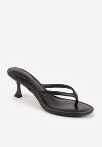 Born2be - Czarne Klapki Japonki na Obcasie Typu Kaczuszka Livnara. Okazja: na co dzień. Kolor: czarny. Materiał: len. Obcas: na obcasie. Styl: casual, elegancki. Wysokość obcasa: średni #3