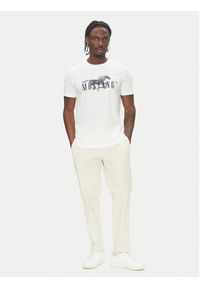 Mustang T-Shirt Austin 1016492 Biały Regular Fit. Kolor: biały. Materiał: bawełna #4