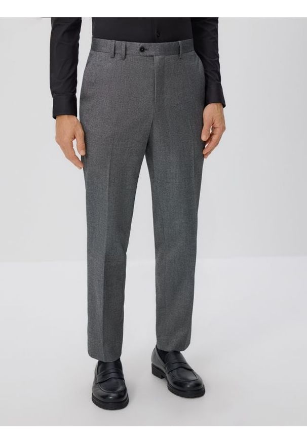 Reserved - Garniturowe spodnie w kant - szary. Kolor: szary. Materiał: wiskoza, tkanina