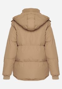Born2be - Ciemnobeżowa Pudełkowa Kurtka Pikowana z Kapturem Anena. Typ kołnierza: kaptur. Kolor: beżowy. Styl: elegancki #3