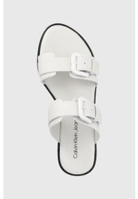 Calvin Klein Jeans klapki YW0YW00537.YAF damskie kolor biały. Nosek buta: okrągły. Kolor: biały. Materiał: materiał, guma. Wzór: gładki. Obcas: na obcasie. Wysokość obcasa: niski #4