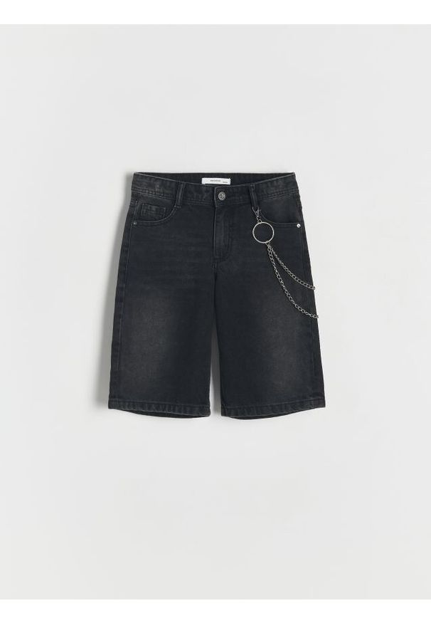 Reserved - Denimowe szorty z łańcuchem - czarny. Kolor: czarny. Materiał: tkanina, bawełna