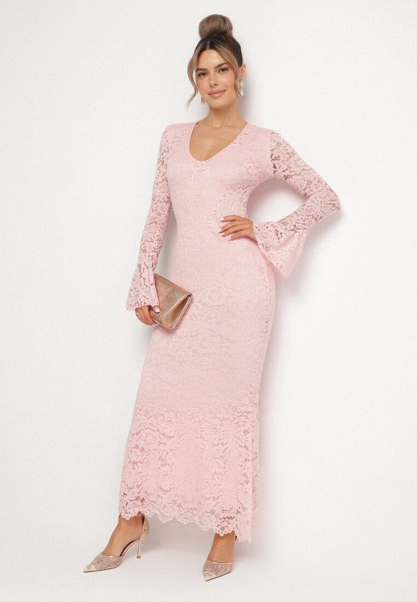 Born2be - Ciemnoróżowa Koronkowa Sukienka o Dopasowanym Kroju z Szerokim Dołem Annadira. Kolor: różowy. Materiał: koronka. Typ sukienki: proste