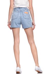 Wrangler - DAMSKIE SPODENKI WRANGLER RETRO SHORT TUBBLE BLUE W29SFH17J. Stan: podwyższony. Kolor: niebieski. Styl: retro #9