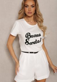 Renee - Biały Casualowy T-shirt z Bawełny Wykończony Cyrkoniowym Napisem Lavisha. Okazja: na co dzień. Kolor: biały. Materiał: bawełna. Wzór: napisy. Styl: casual #5