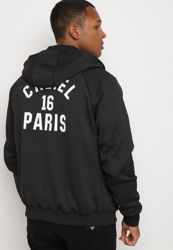 Born2be - Czerwono-Czarna Dwustronna Kurtka Bomberka z Kapturem Ozdobiona Paskami i Napisami Mevalora. Okazja: na co dzień. Typ kołnierza: kaptur. Kolor: czerwony. Materiał: jeans, skóra. Wzór: napisy, aplikacja. Styl: casual, klasyczny, elegancki