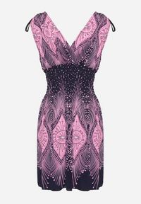 Born2be - Różowa Sukienka Rozkloszowana ze Ściągaczami przy Ramionach w Abstrakcyjny Wzór Filinea. Okazja: na co dzień, na imprezę. Typ kołnierza: dekolt w kształcie V. Kolor: różowy. Materiał: jeans. Typ sukienki: rozkloszowane, proste. Styl: klasyczny, casual, elegancki #2