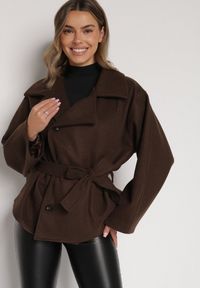 Born2be - Brązowy Krótki Płaszcz z Wiskozą o Pudełkowym Kroju z Wiązanym Paskiem i Kołnierzem Tusilia. Okazja: na co dzień. Kolor: brązowy. Materiał: wiskoza. Długość: krótkie. Styl: casual, klasyczny #2