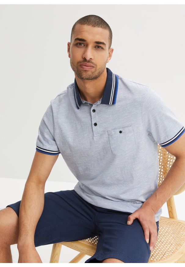 bonprix - Koszulka polo z czystej bawełny. Typ kołnierza: polo. Kolor: niebieski. Materiał: bawełna. Długość rękawa: krótki rękaw. Długość: krótkie