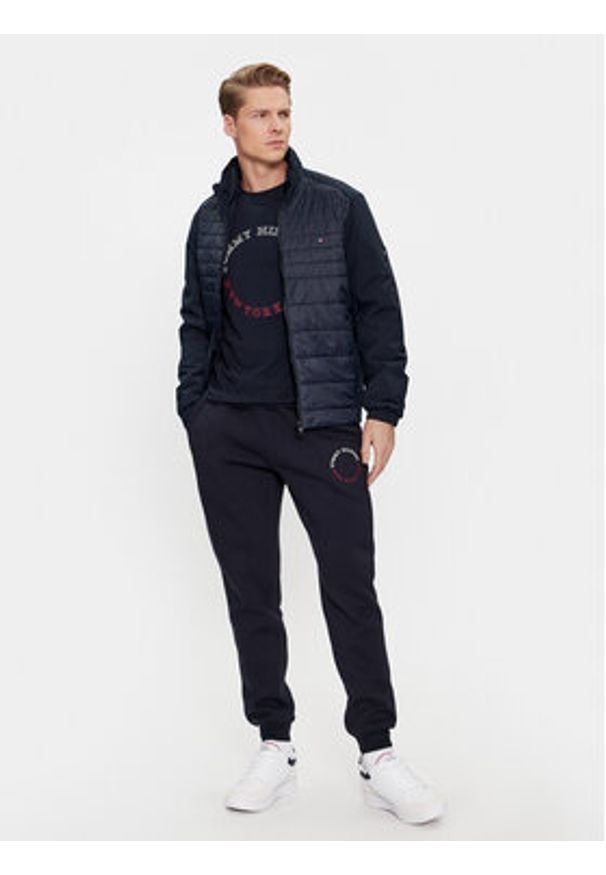 TOMMY HILFIGER - Tommy Hilfiger Spodnie dresowe MW0MW32701 Granatowy Regular Fit. Kolor: niebieski. Materiał: bawełna, syntetyk
