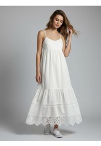 Sinsay - Sukienka midi z koronkowym wykończeniem - biały. Kolor: biały. Materiał: koronka. Długość: midi #1
