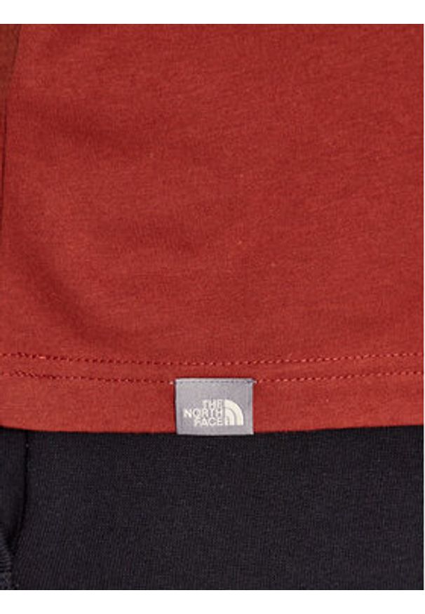 The North Face T-Shirt Redbox Celebration NF0A7X1K Brązowy Regular Fit. Kolor: brązowy. Materiał: bawełna