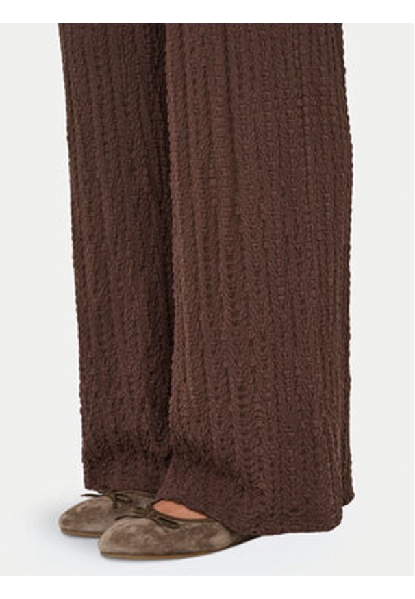 only - ONLY Spodnie materiałowe Ella 15368471 Brązowy Wide Leg. Kolor: brązowy. Materiał: bawełna