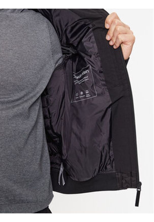 Calvin Klein Kurtka bomber K10K111802 Czarny Regular Fit. Kolor: czarny. Materiał: syntetyk