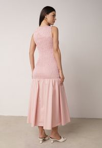 Born2be - Różowa Marszczona Sukienka Bez Rękawów z Obniżoną Linią Talii Natirea. Okazja: na co dzień. Kolor: różowy. Długość rękawa: bez rękawów. Typ sukienki: proste. Styl: casual, elegancki #8