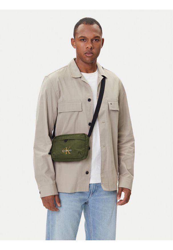 Calvin Klein Saszetka Bold Camera Bag LV04D3117G Zielony. Kolor: zielony. Materiał: materiał