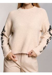 Sinsay - Prążkowany sweter - beżowy. Kolor: beżowy. Materiał: prążkowany #1