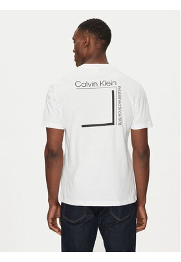 Calvin Klein T-Shirt Linear Box Logo K10K114152 Biały Regular Fit. Kolor: biały. Materiał: bawełna