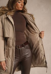 Renee - Beżowa Klasyczna Kurtka Parka z Kapturem z Futrem Nalisava. Typ kołnierza: kaptur. Kolor: beżowy. Materiał: futro. Styl: klasyczny #4
