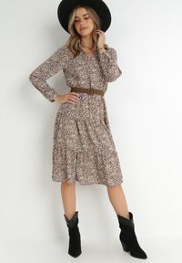 Born2be - Beżowo-Czarna Sukienka Ampissa. Typ kołnierza: kołnierz z falbankami. Kolor: beżowy. Wzór: nadruk, aplikacja, kwiaty. Styl: klasyczny. Długość: midi #1